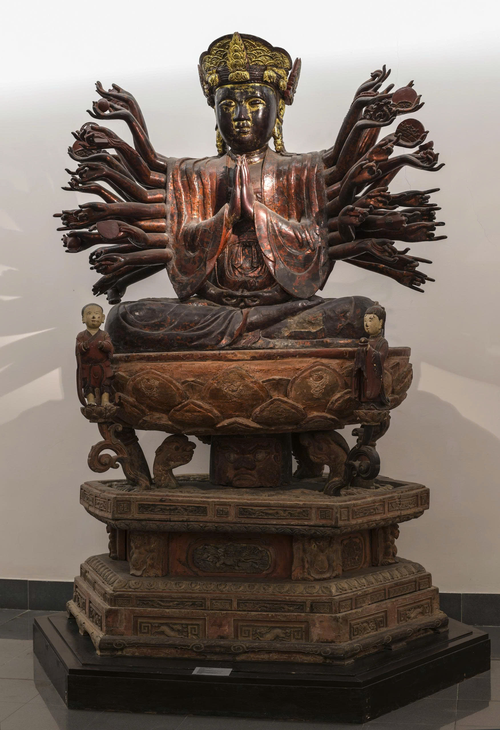 Tượng Quan Âm nghìn mắt nghìn tay